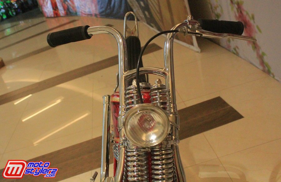Custom Bar-Dilengkapi Headlamp Variasi, Posisi Riding Proposional