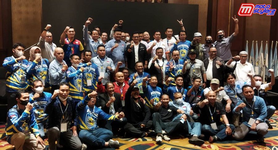 Daniel Mutaqien Syaifuddin Ketua IMI Jabar Terpilih Bersama Para Pendukungnya