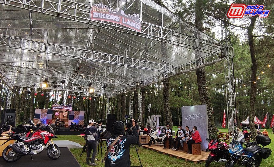 Suasana Ajang festival Honda Honda Bikers Land di Pine Hill, Cibodas