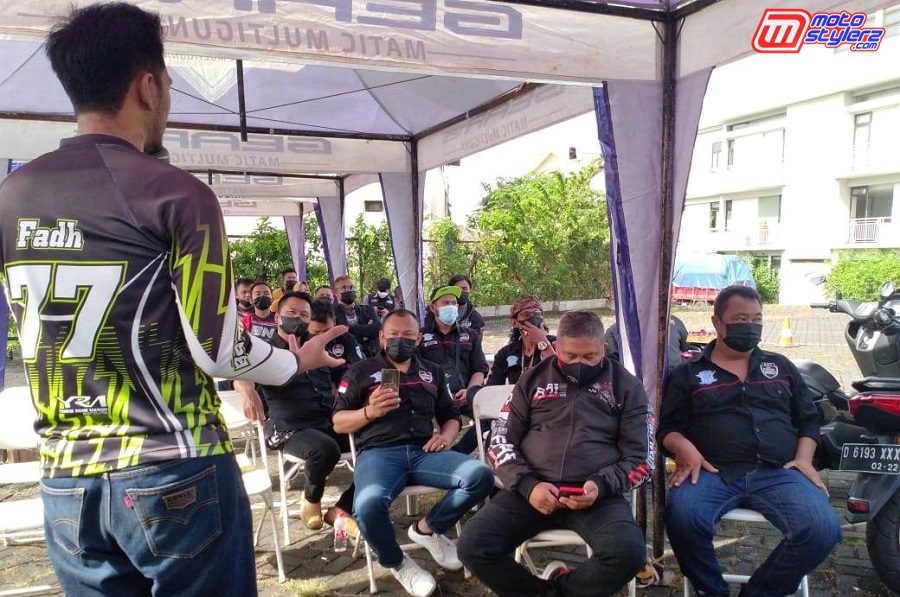 Pemaparan Teori Safety Riding Oleh Instruktur Yamaha Riding Academy
