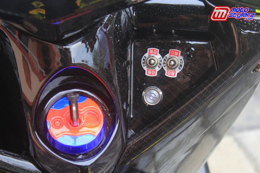 Trend Karbon Kevlar-Hadirkan Custom Switch Pengontrol Trend Aissus