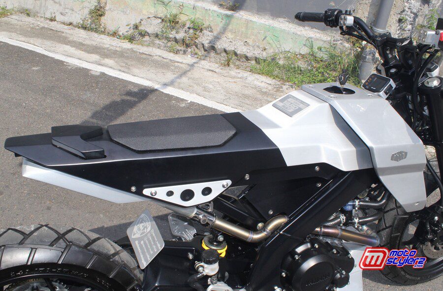 Fuel Tank-Desain Lebih Jantan, Khas Tema Flat Tracker