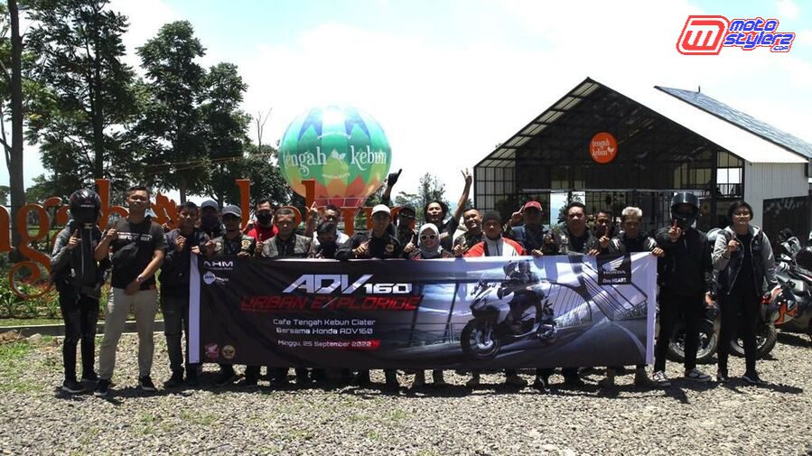 Kompak Narsis di Café & Resto Tengah Kebun Ciater