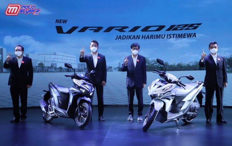 Peluncuran New Honda Vario 125 Bersama Marketing Director AHM (Thomas Wijaya), President Director AHM (Keiichi Yasuda), Executive Vice President Director AHM (Johannes Loman) dan Marketing Director AHM (Tetsuya Komine)