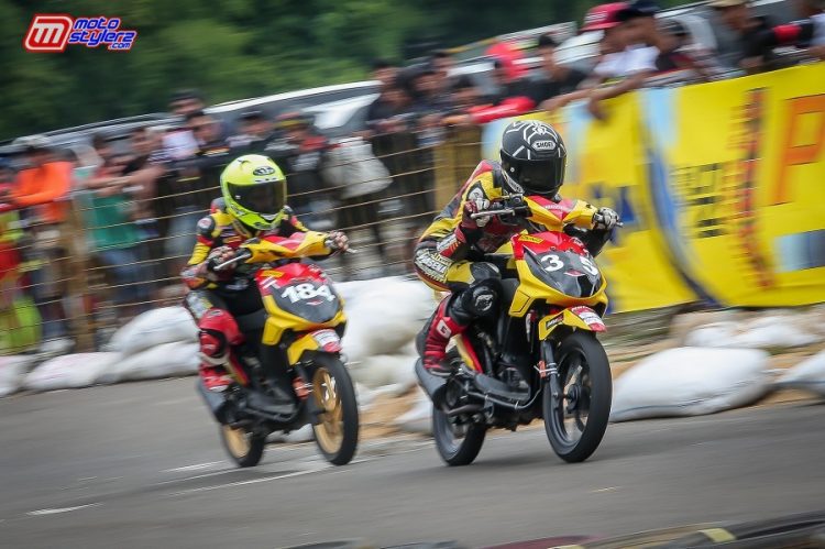 Aksi Pembalap Tim Dewasena Serukan Ajang Race Di Lintasan Street Carnival Galuh Mas