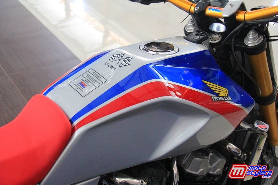 Custom Fuel Tank-Corak Paintnya Sporty Banget