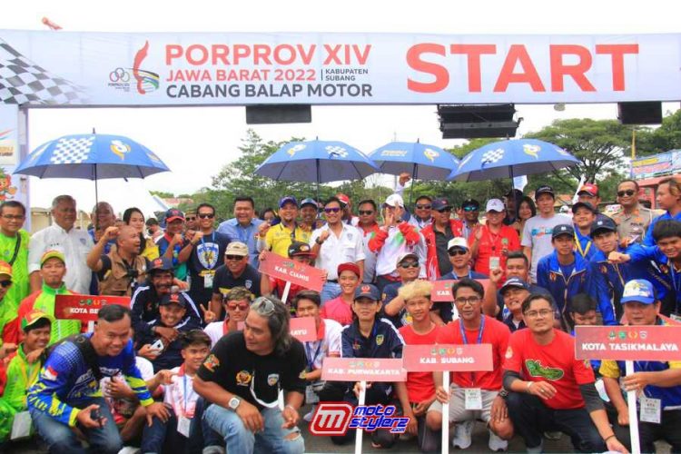 Dihadiri Sekda Kab Subang H. Asep Nuroni, Kasatlantas Polres Subang, Ketua Pengprov IMI Jabar Daniel Mutaqien Syaifudin (DMS) serta H.Supriyono selaku Marketing Executive Officer PIKOLI Membuka Resmi Cabor Balap Motor Porprov Jabar