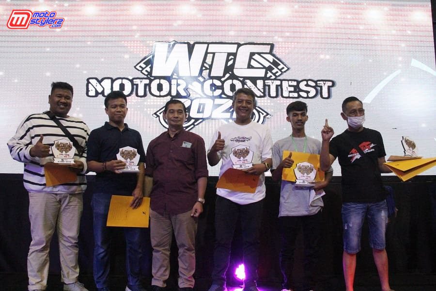 Juara Street Bike Style Diberikan Oleh Bpk Suhartono, General Manager Mall WTC Batanghari