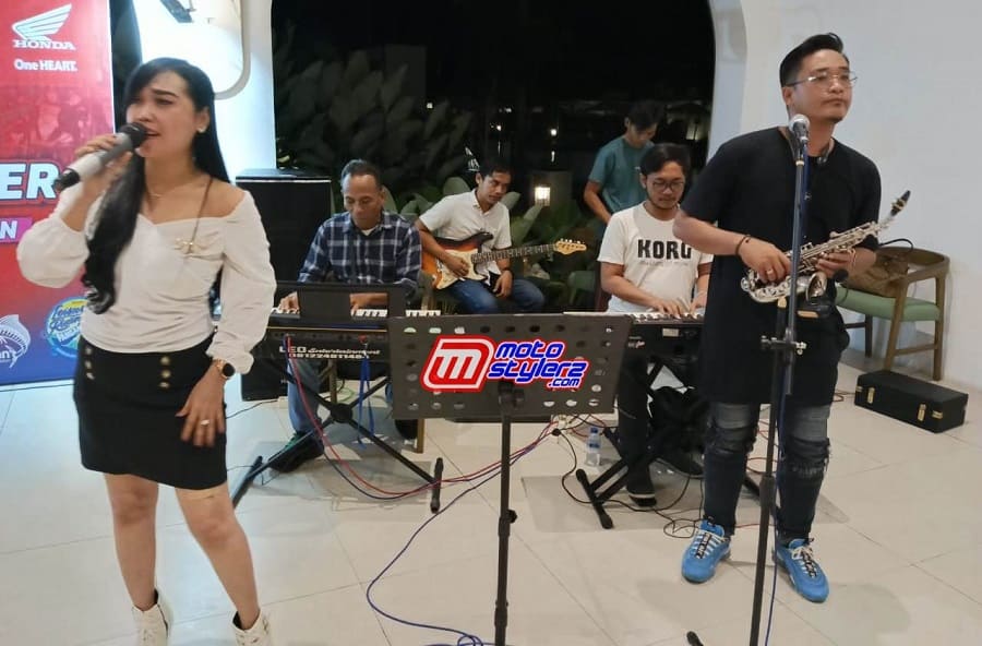 Diserukaan Live Music