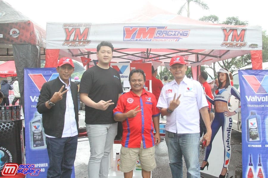 Sales Manager Valvoline untuk Area Jakarta, Jabar & Sumbagsel, ditemani Fadiil Amirudin selaku Director PT Indokarya Abadi (Distributor Valvoline Area Sumsel & Jaba