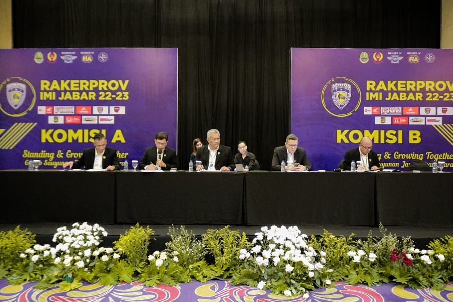 Diwarnai Sidang Komisi A & Komisi B