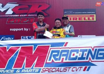 Yodi Rustandi (Owner) YM Racing Menyerahkan Langsung Bonus Bagi JU Mix Rider & JU Pemula 20 Tahun Even MCR Tulungagung