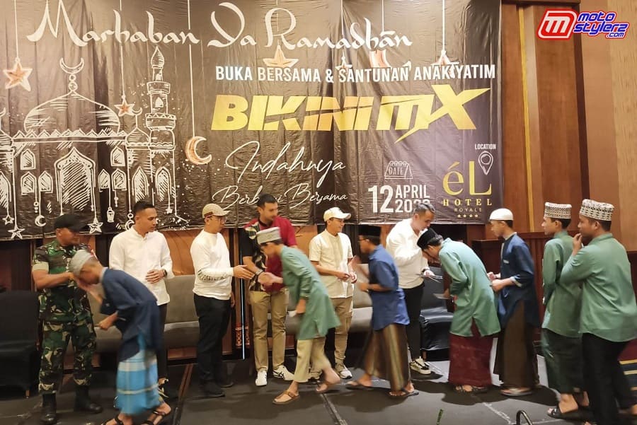 Proses Santunan Kepada Kepada Yayasan Madinatul’Ulum Bandung
