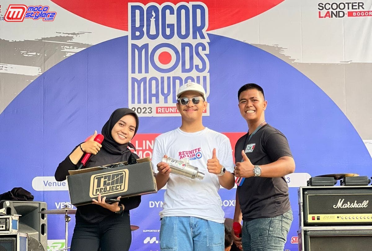 Juara 2 (Mr Ei) Vespa PX Raih Silincer AP-1 Ti-Garnis. Diberikan Oleh Kevindio & Venny Prillinea
