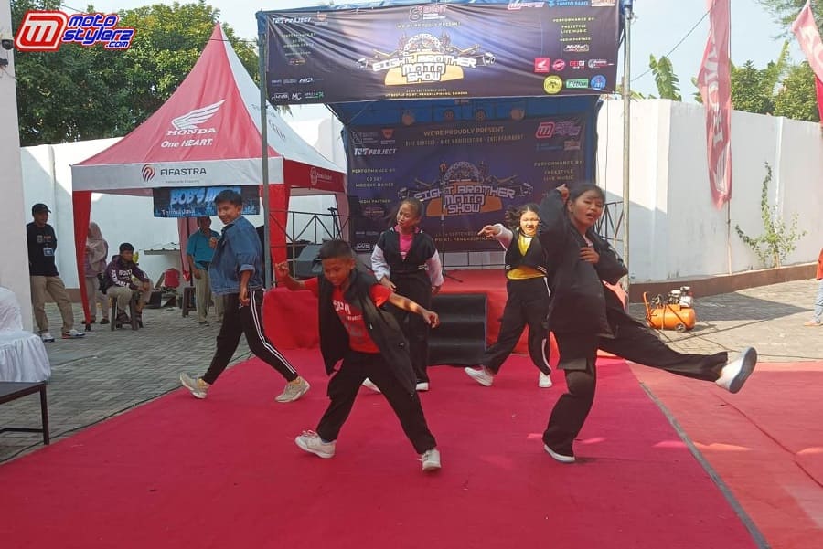Hiburan-Menyikan Modern Dance