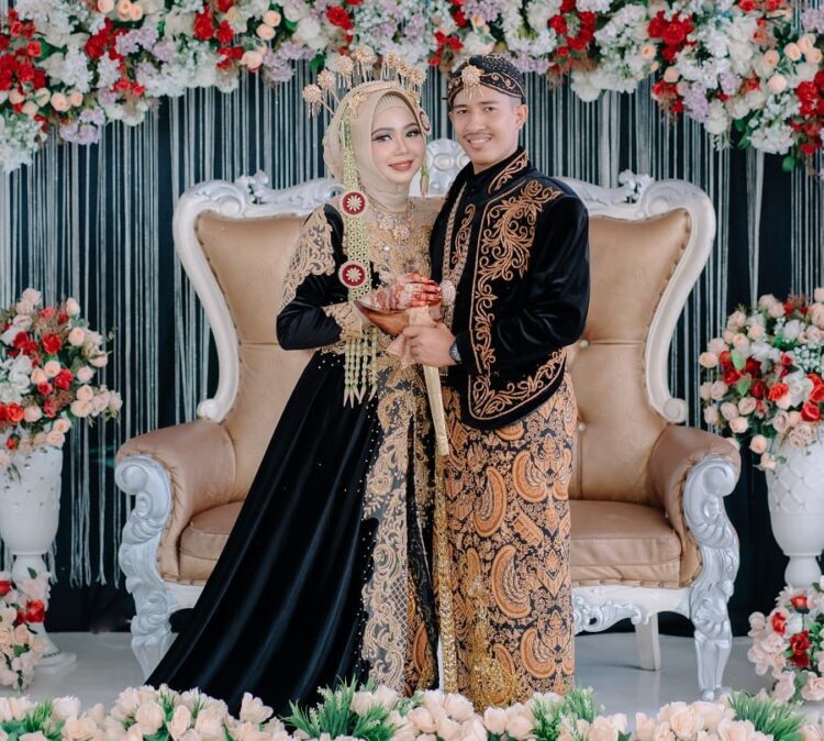 Moh Roni & Yuli Wulandari, SKM-Samawa Dalam Pernikahan
