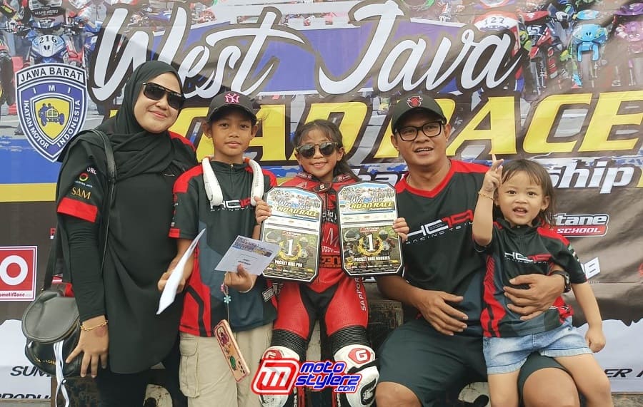 Bersama Ortu Tercinta (Riza Mulyawan dan Sinta Randini) Beserta Kakak dan Adik