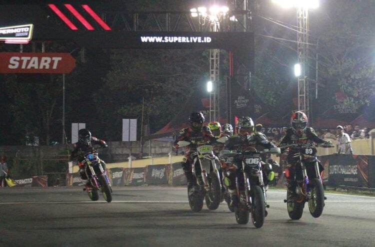 Juara Superchallenge Supermoto Race 2024 Subang