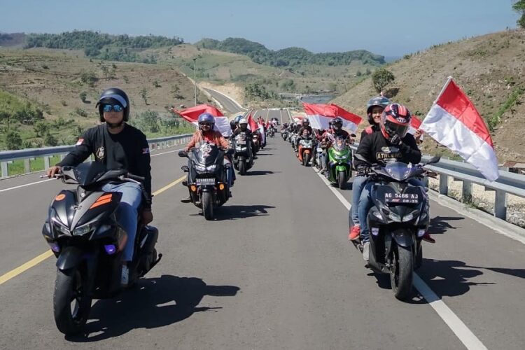 Peringati HUT RI, Komunitas Yamaha Touring Ke Pantai Sine
