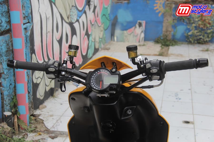 Sanex Hussar 2004 (Bandung), Tonjolkan Custom Body Nan Futuristic Didukung Engine Siap Ngacir