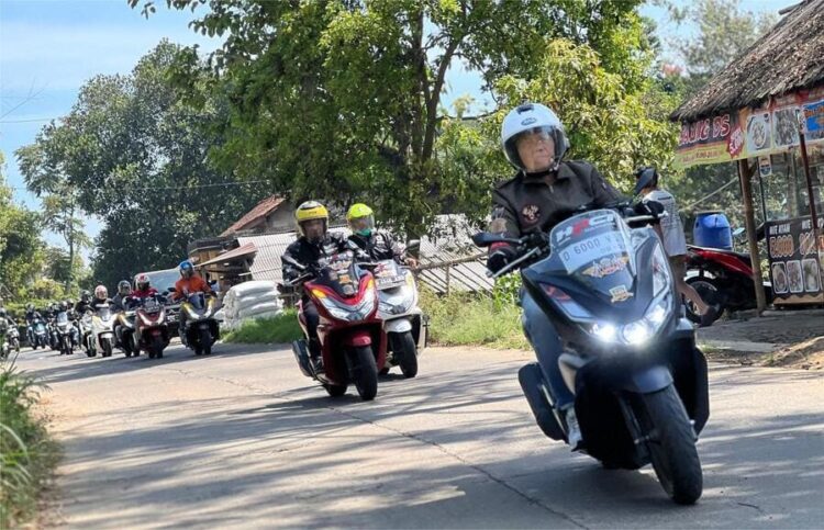 Tips Aman Berkendara di Siang Hari Terhindar dari Dehidrasi