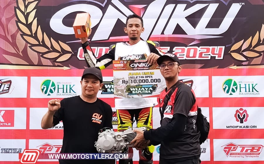 Terbaik, UDRM ONIKU Cup Race Bikin Pembalap Bergelimang Hadiah.