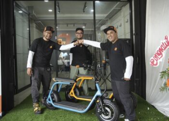 Jadi Pusat Perhatian? Miliki Skuter 8DR NERO