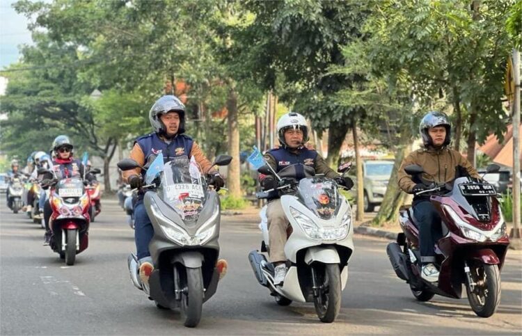Tips Berkendara Motor dengan Aman di Lalu Lintas Padat Perkotaan