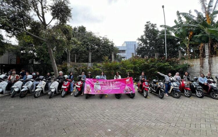 Scoopy Girl Time Bikers Wanita Kompak City Rolling Penuh Gaya