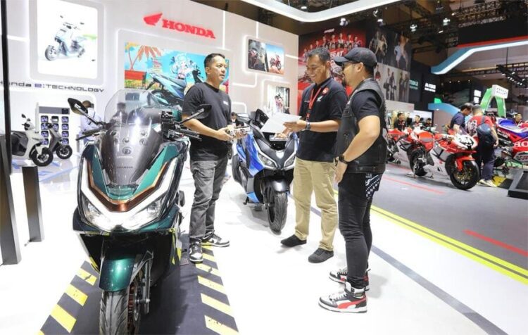 New Honda PCX160 Jadi Idola Konsumen IIMS 2025