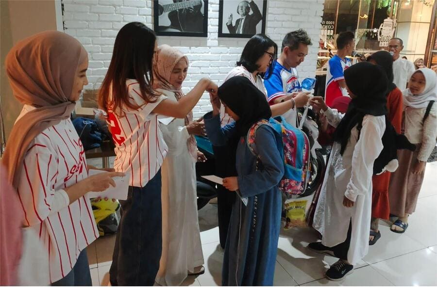 Some1Else Gelar Santunan & Gelontorkan Banyak Hadiah Hingga 1 Unit Motor Saat Bukber
